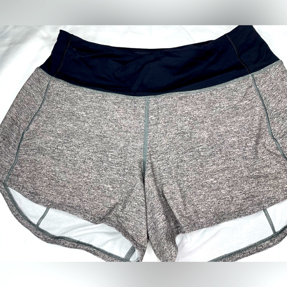 GREY AND BLACK LULULEMON SPEED-UP SHORTS TALL GREAT CONDITION SIZE 4🍋